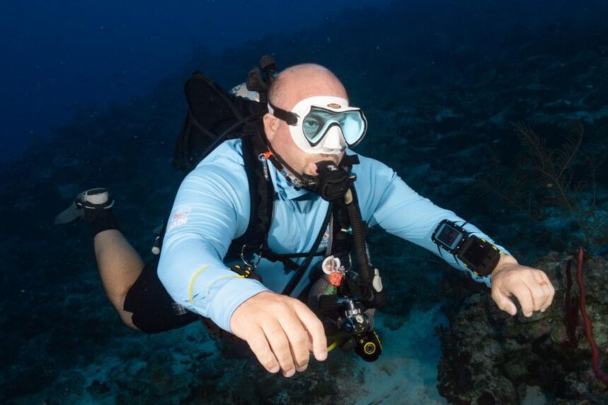 Halcyon Symbios Blue Handset Diver Sidemount and multi-gas workflows are thoughtfully handled; swap gases and the prompts make sense at depth.