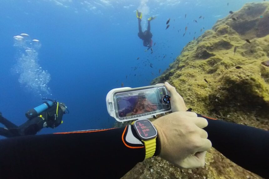 Underwater Phone Housings A Practical Guide Underwater The Oceanic phone housings are only compatible with the Apple ecosystem.