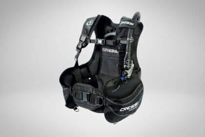 Cressi Start jacket style BCD in black with corrugated inflator hose and padded waist strap