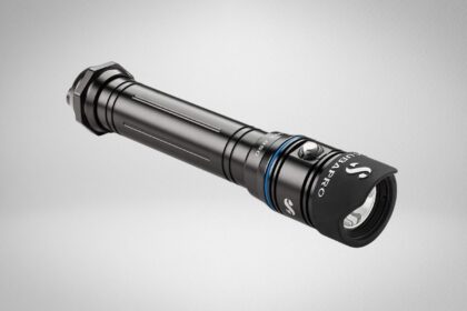 Scubapro Nova 850 dive light, a black torch with a ridged body and single LED head