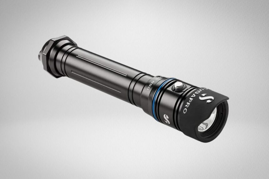 Scubapro Nova 850 dive light, a black torch with a ridged body and single LED head