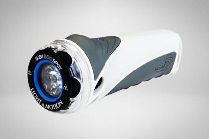 Light and Motion GoBe 500 Spot dive light with white and grey body, blue-ringed lens head and moulded grip