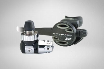Atomic Aquatics Z2 regulator with chrome first stage and black second stage marked Z2