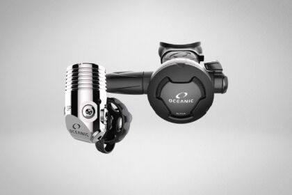 Oceanic Alpha 10 second stage regulator paired with the SPX first stage on a grey background