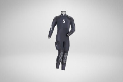 ScubaPro Nova Scotia mens 7.5mm semi-dry suit in black with a thigh pocket and padded knees