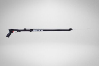 Beuchat Espadon Sport speargun in profile, black barrel with the spear extending past the muzzle