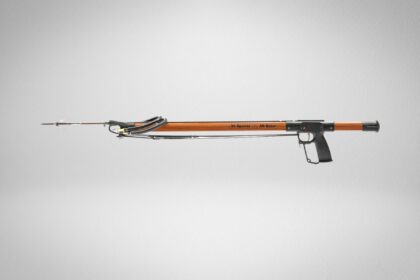 AB Biller Mahogany Special speargun with wooden stock, looped rubber bands and loaded spear