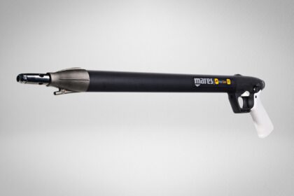 Mares Sten pneumatic speargun in profile with black barrel and white pistol grip
