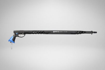 Mares Cyrano 1.1 HFT pneumatic speargun in profile with black barrel and blue grip