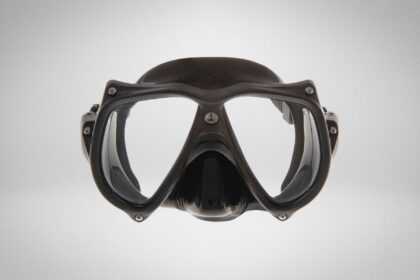 Aqua Lung Teknika twin-lens scuba mask in black, seen head on