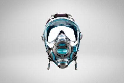 Ocean Reef Neptune Space G.Divers full face dive mask in teal and black, seen from the front