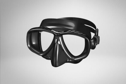 Promate Pro Slender dive mask in all black with twin teardrop lenses and a wide silicone strap