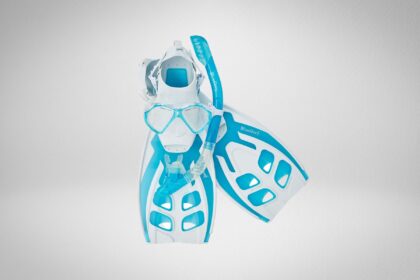 Blue Reef snorkel set with matching mask, snorkel and fins in white and turquoise on a plain background