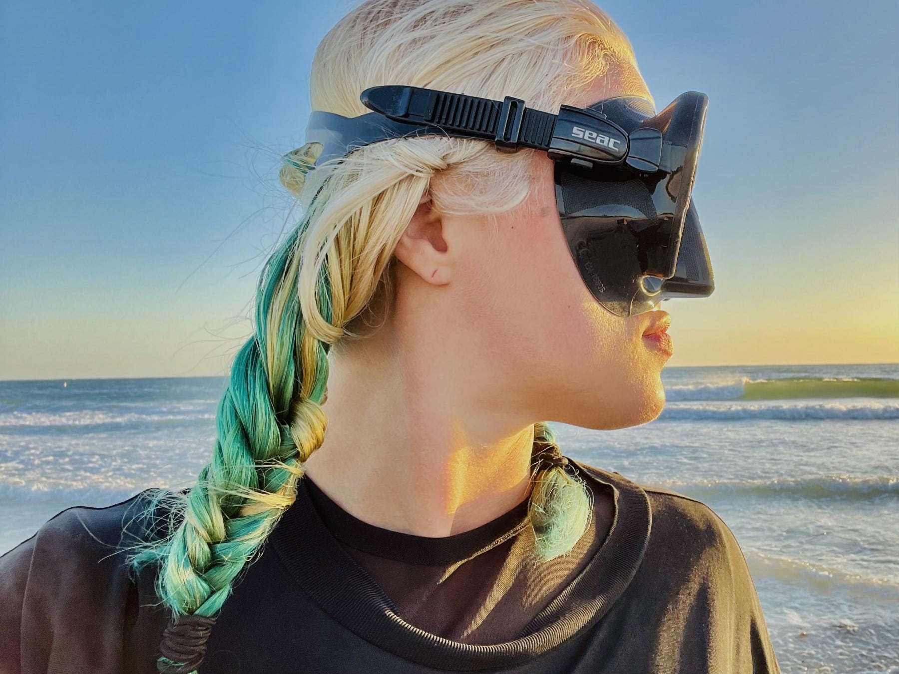 Our tester wearing the black SEAC Ajna mask on the beach at sunset, seen in profile