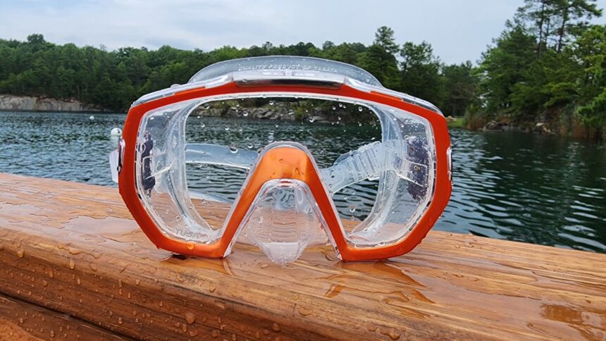 The TUSA Freedom Elite has a wide field of vision, low-friction skirt lining, and clear silicone.