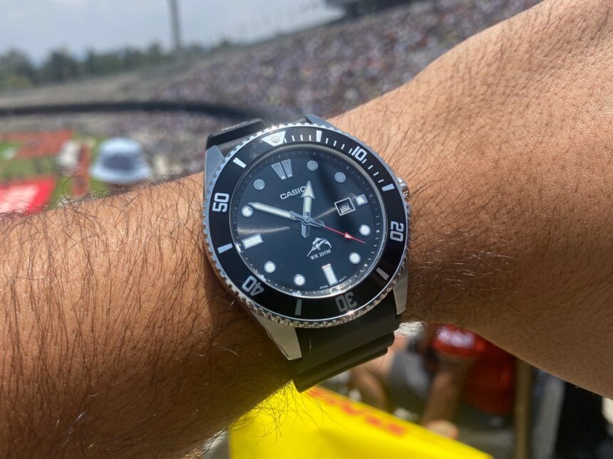 In direct light the dial has a 'sunburst' effect