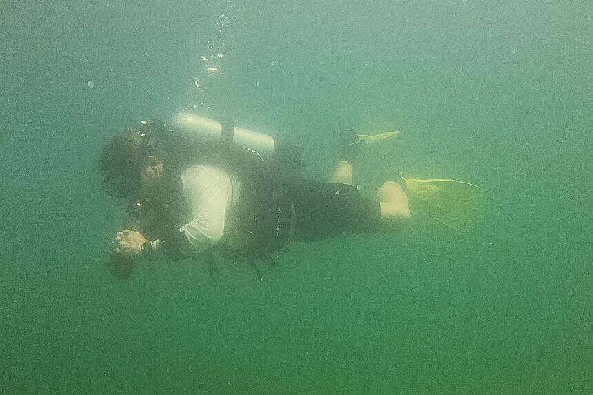Our reviewer checking buoyancy control underwater in the Atomic Aquatics BC2