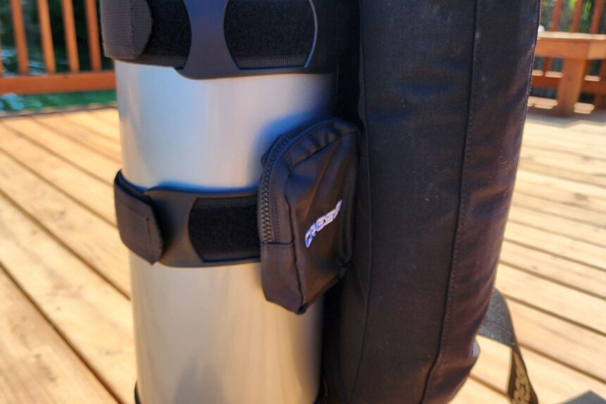 Zippered Cressi trim weight pocket clipped to the tank band alongside the Aquawing wing