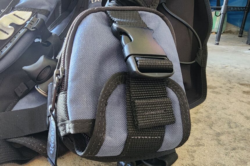 Grey hip weight pocket with a squeeze buckle closure on the Oceanic Biolite