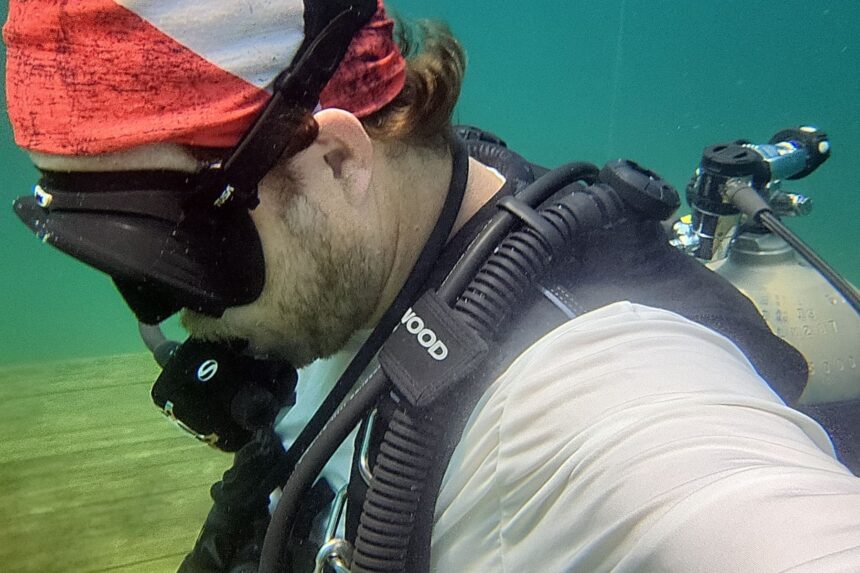 Our reviewer underwater in profile with the Sherwood SR2 hose routed over the shoulder