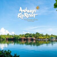 Anthony's Key Resort island bungalows over turquoise water in Roatan, Honduras