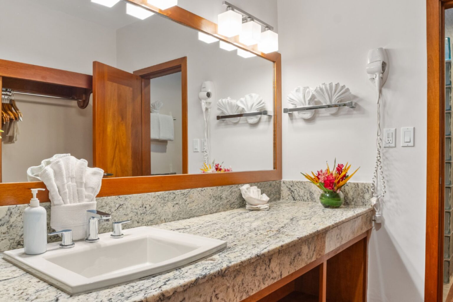 SunBreeze Hotel bathroom