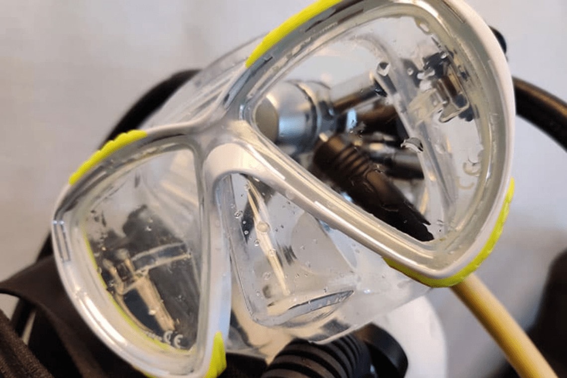 Angled view of the Oceanic Discovery showing the soft silicone skirt and the flexible nose pocket